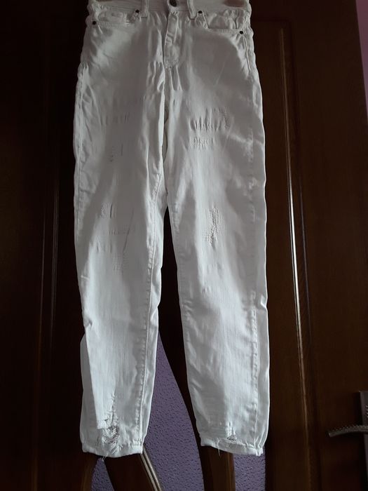 Vând Blugi Damă cu Tăieturi Mărimea 27