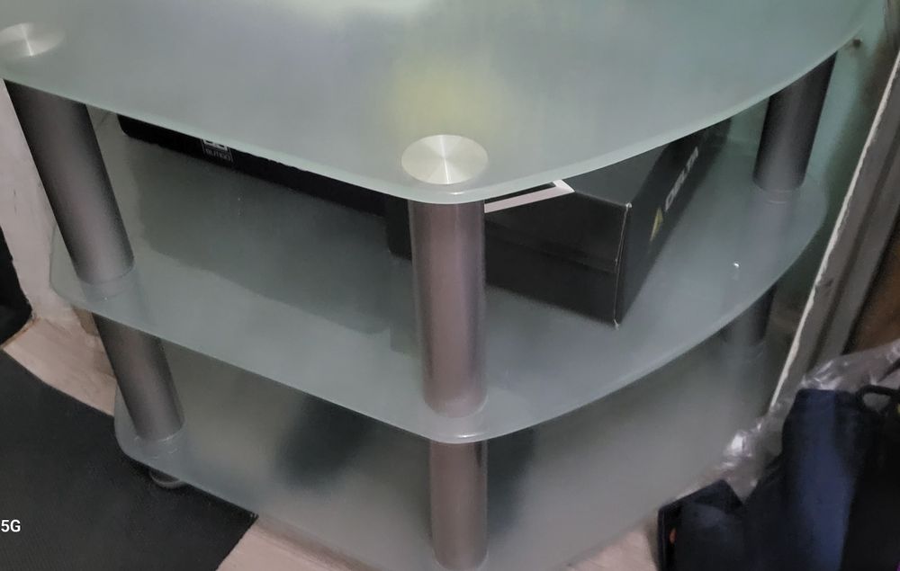 Полка под телевизор