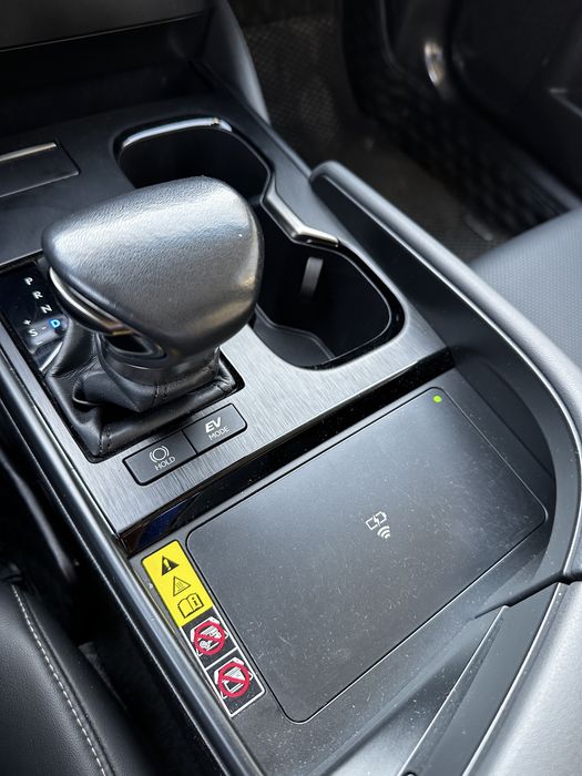 Lexus ES300h 2023