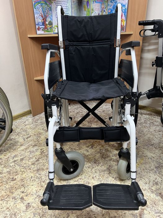Продам инвалидную коляску