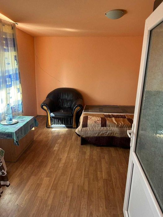 Casa batraneasca+ anexa+ beci+ 5700mp teren cu deschidere la drum principal si padure la numai 19 km de orasul Iasi