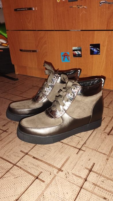 Продам Осенние батиночки.