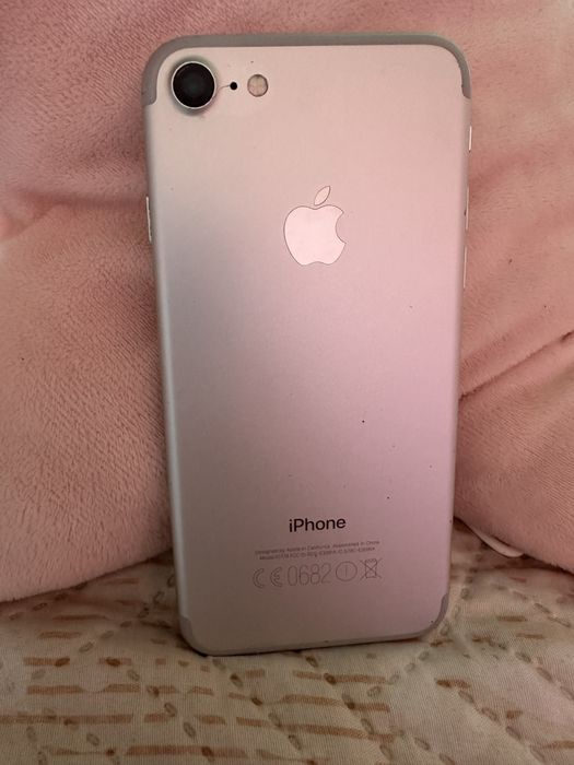 Продавам Iphone 7 НОВ
