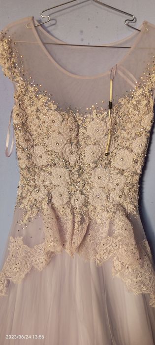 Вечерное платье очень красиво