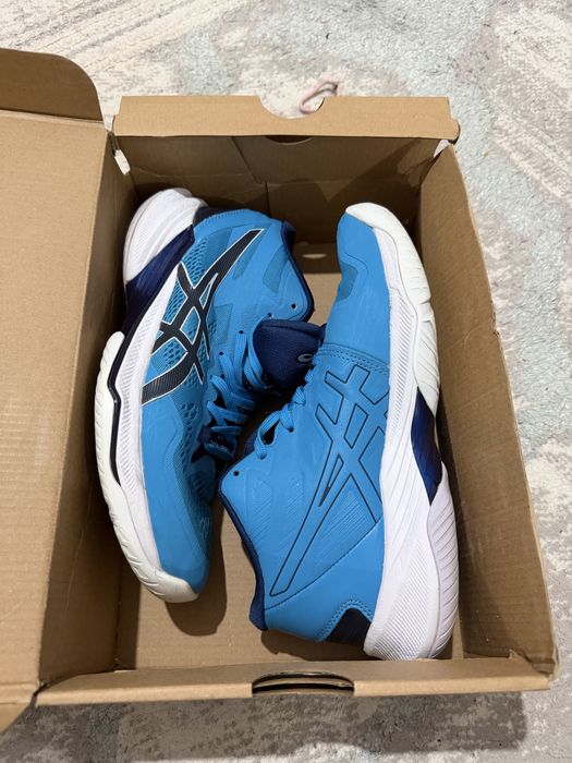 Asics кроссовки