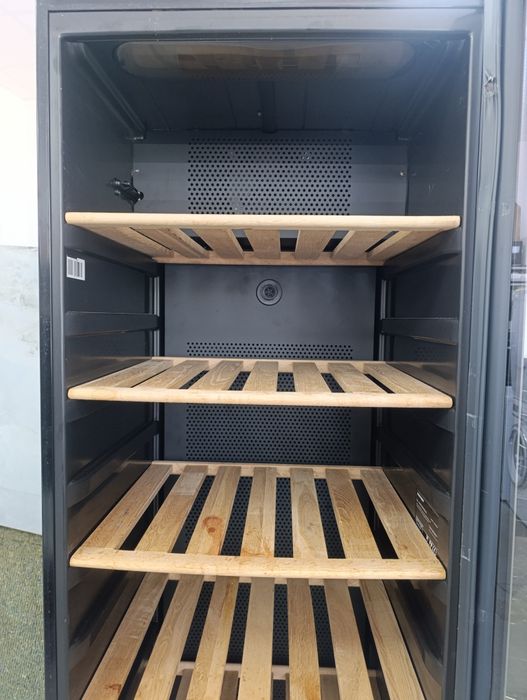 Хладилна витрина за вино Vestfrost