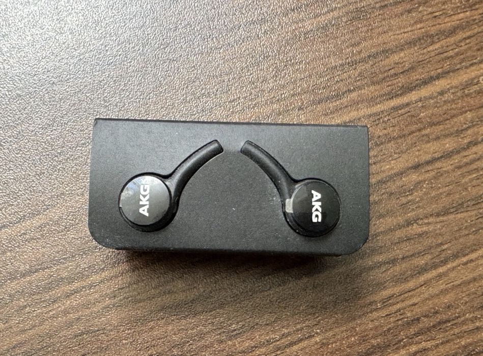 Casti originale AKG; Noi