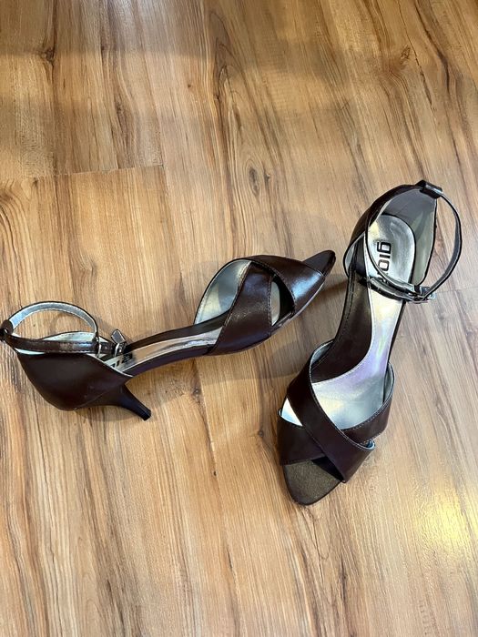 Тъмно кафеви сандали с каишка Gioia