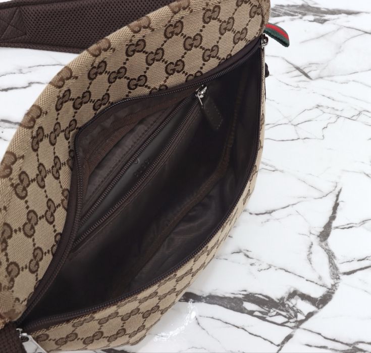 Чантичка GUCCI.