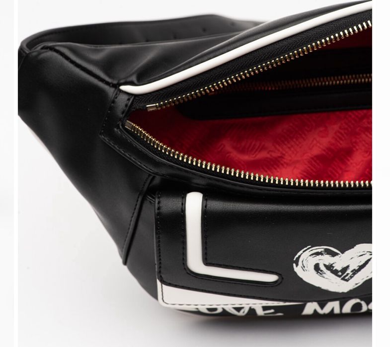 Чанта за кръста Love Moschino