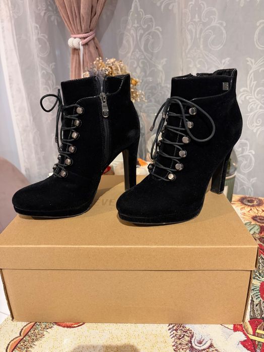 Elisabetta Franchi, Patrizia Pepe, Pinko, Guess, Desigual