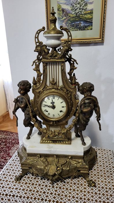 Ceas imperial de semineu cu doua sfetnice