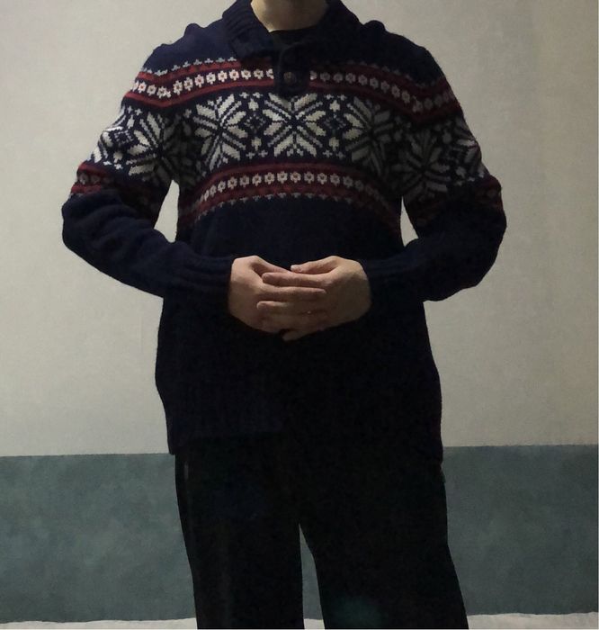 вязаный шерстяной свитер