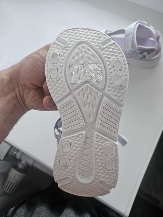 Сандалии на девочку