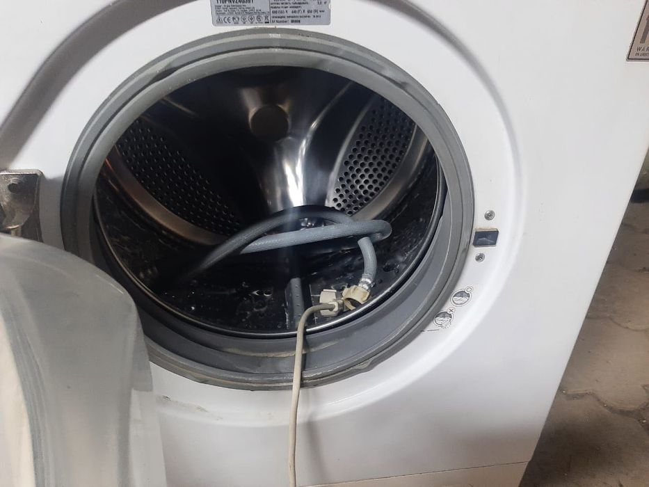 Продам стиральную машину Indesit