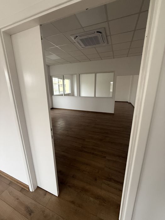 Inchiriez cladire birouri / sala de conferinte / etc