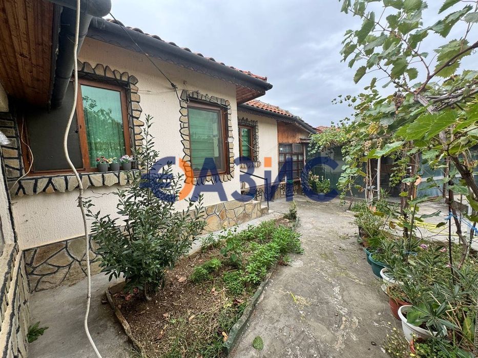 Продава се Къща в с. Просеник, Област Бургас - 565 кв.м за 163 €/кв.м - Снимка #1