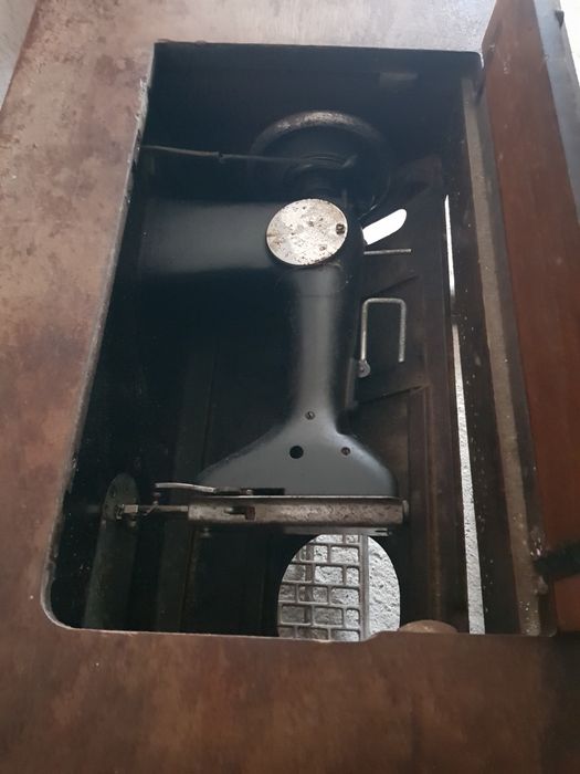Mașina de cusut Naumann veche de colecție..