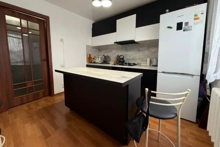 2 ком .56кв.м.ул. Маяковского 101.