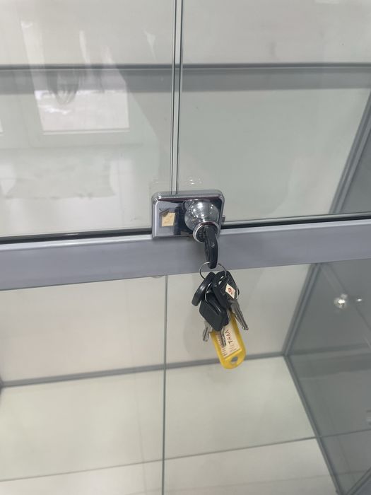 Витрины стеклянные