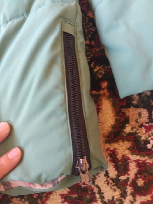 Калин куртка сотилади женский.холати аьло масквадан олиб келганман