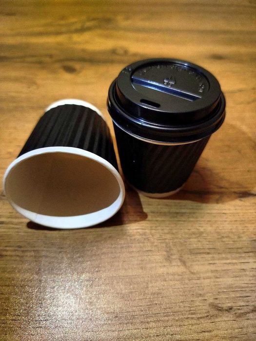 Бумажные  стаканы с пластиковой крышкой клапаном и заглушкой