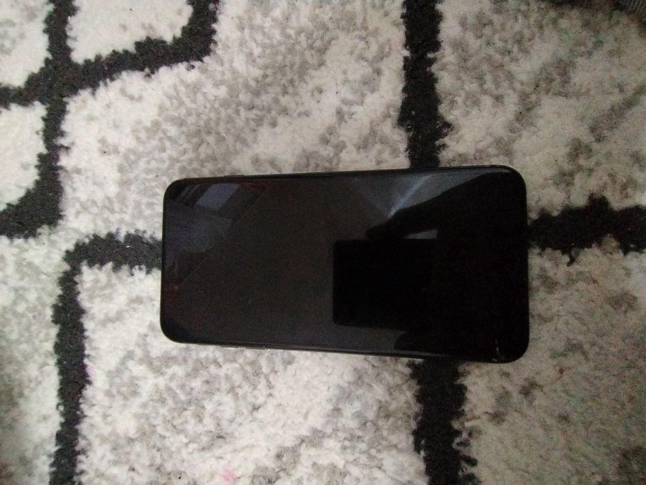 Vând iPhone 8plus defect