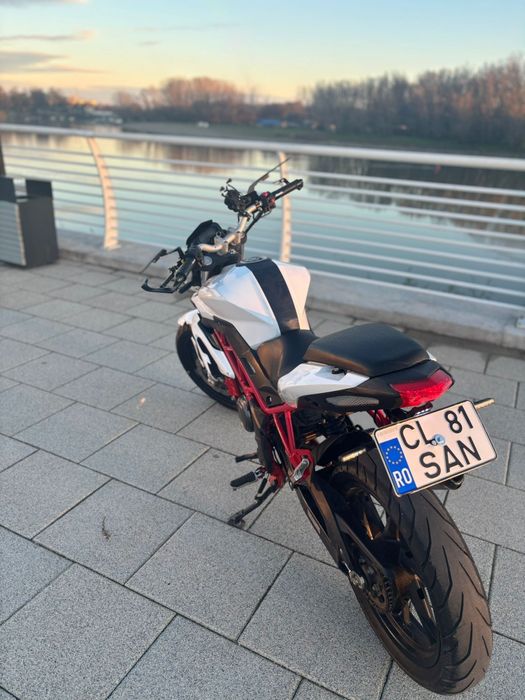 Vând sau schimb cu ori ce motocicleta benelli bn125