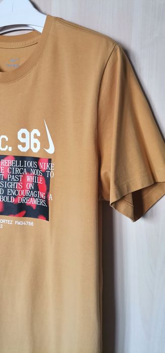 Tricou bărbați Nike  Basketball Circa wheat gold  marimea L ca nou