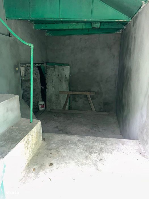 De vanzare casa din caramida  la gri in Roman, zona Episcopiei 135000e
