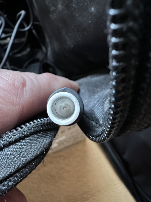 Alimentator laptop Dell intrare: 100 - 220V iesire 19,5 V - 3,34 A