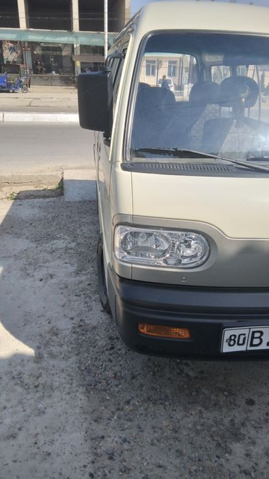 Damas  yangi deyarli