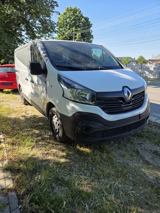 RENAULT TRAFIC 2015