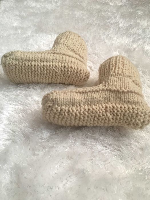 Botosei din lana tricotati manual marimea 36-37