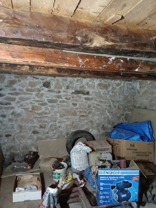 Vând casă din lemn