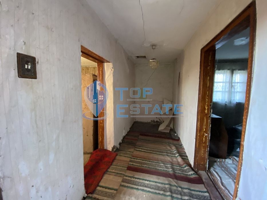 Едноетажна къща с гараж в с. Козаревец, област Велико Търново