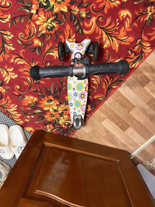 Продам самокат для девочки