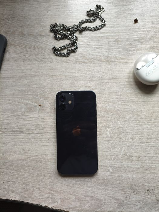 Продам Iphone 12