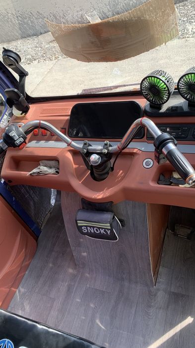 Муравей с кабинкой. Мотороллер. Скутер(Bodo)