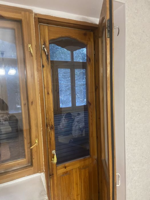 Деревянные двери и окна