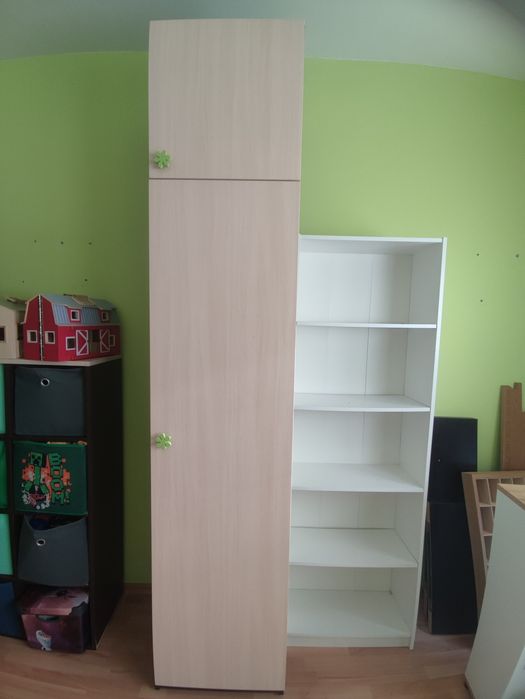 Продавам висок единичен гардероб 240х50х50