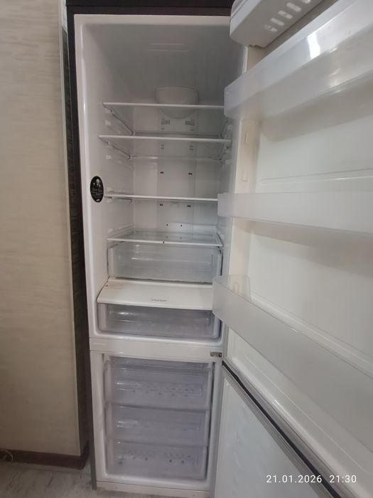 Холодильник Samsung