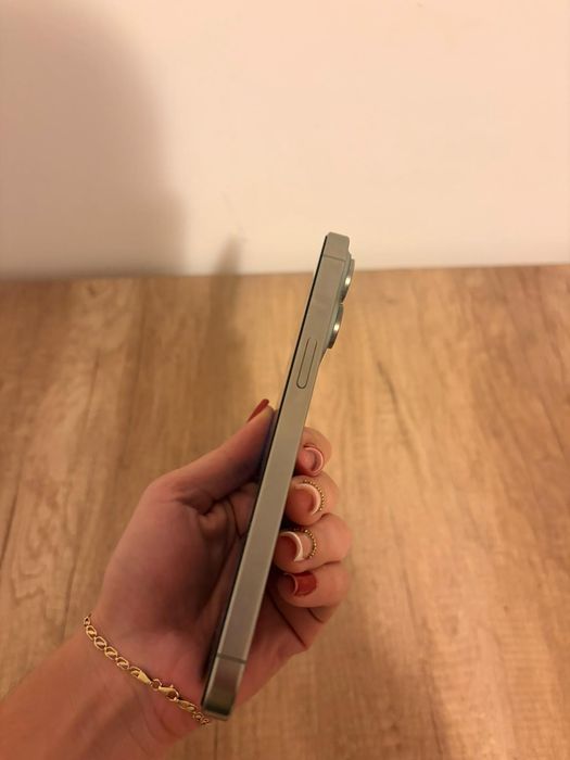 Apple iPhone 15 Pro Max de vânzare