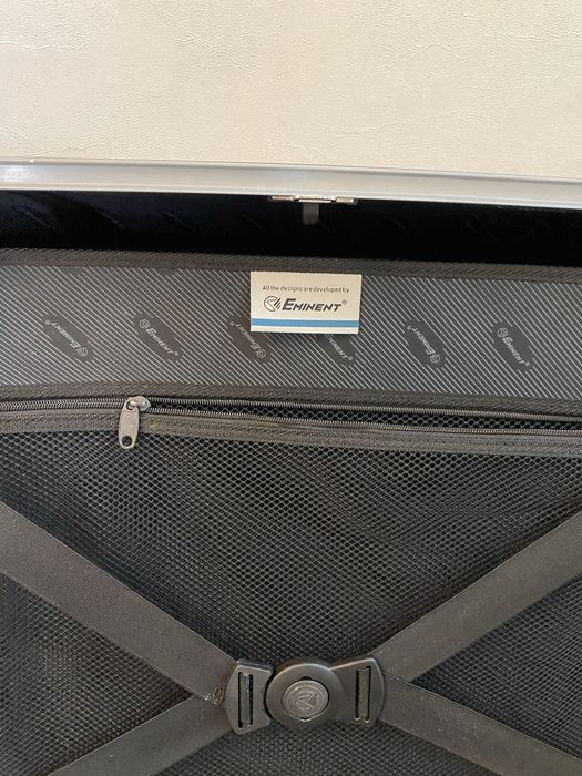 Чемодан большой Eminent