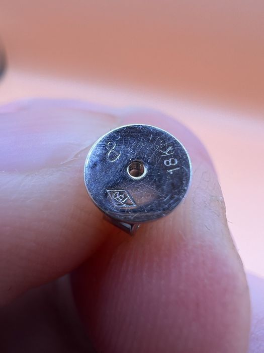 Продам золотые серьги.