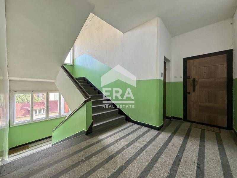 Южен тристаен апартамент с паркомясто в широкия център на София