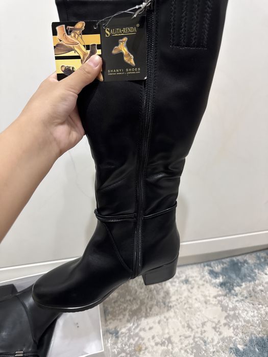 Қысқы етік этикеткасымен жаңа