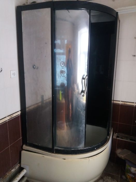 Душевая кабина продоётся