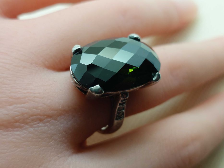 Inel din argint cu piatră verde închis