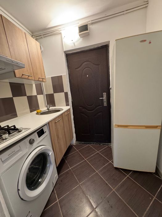 Închiriez garsonieră, Podu Ros 10 min de Palas, Centru